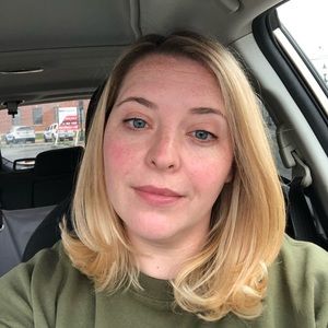 Meet your Posher, Caitlin